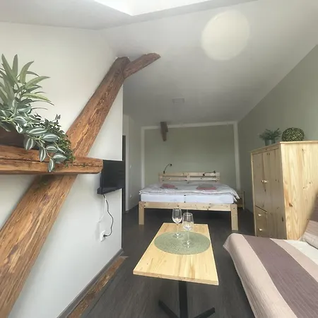 Ubytko U Dedka 3* Lhotka (Trutnov)