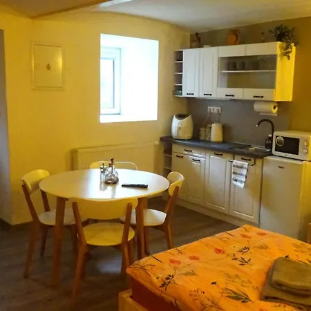 Ubytko U Dedka Konukevi Lhotka (Trutnov)